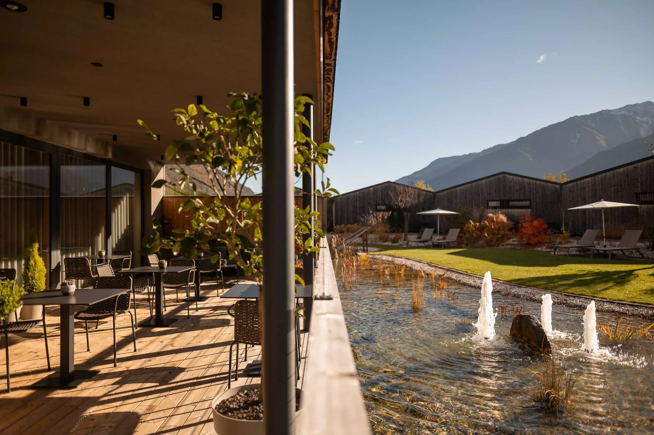 Hideaway Südtirol Amolaris Lodges Naturbadeteich