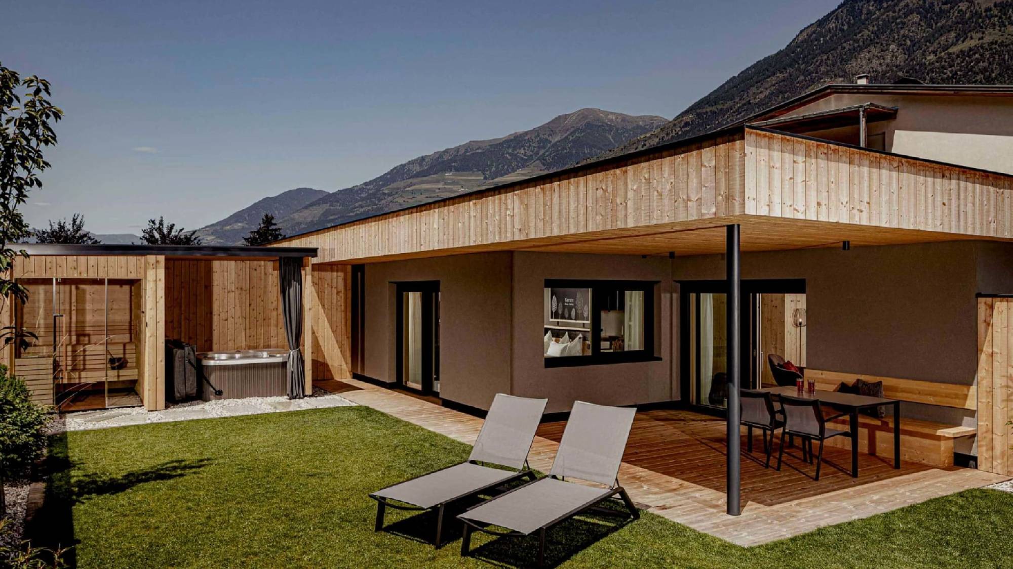 Lodge Garden Spa Retreat
